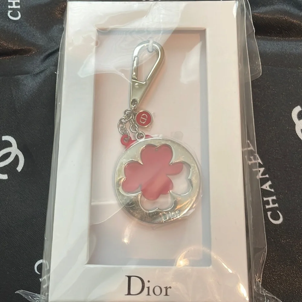 New Christian Dior Designer Clover Key Charm Special Edition - Picture 3 of 4